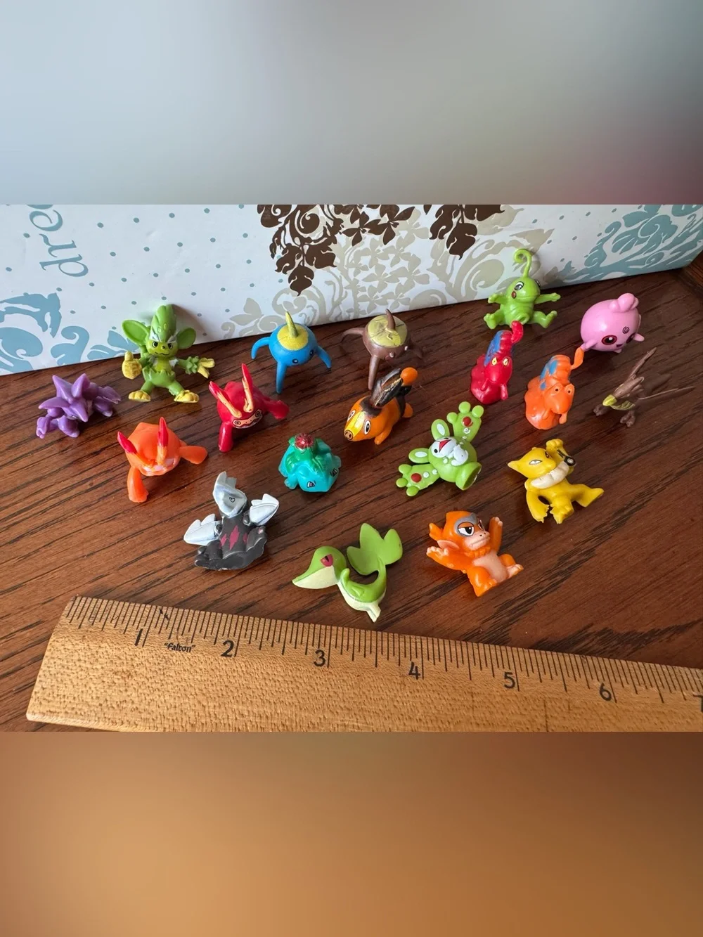 Lot of 18 unbranded quarter machine Pokémon figures vintage 1